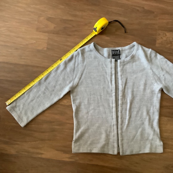 Real light grey crop cardigan - Picture 9 of 11